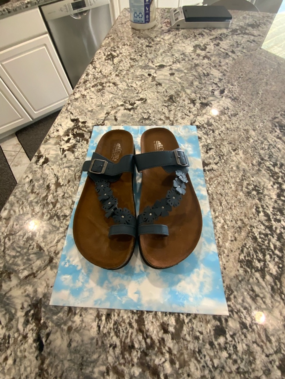 Cliffs by white mountain sandles size 10